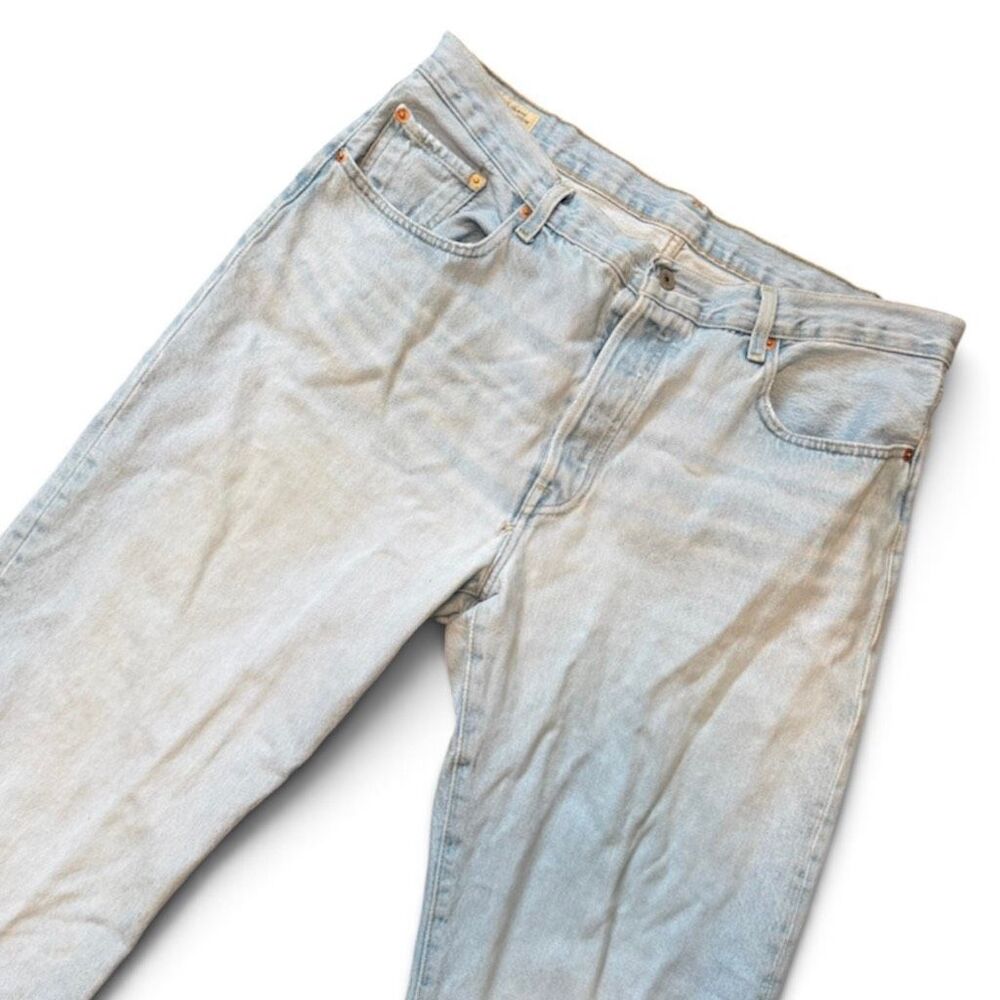 Levi’s 501 Straight Leg Light Wash Denim Jeans 32”